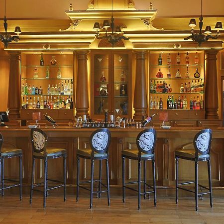 Michlifen Resort&Golf Ifrane  Exterior foto The bar at the hotel