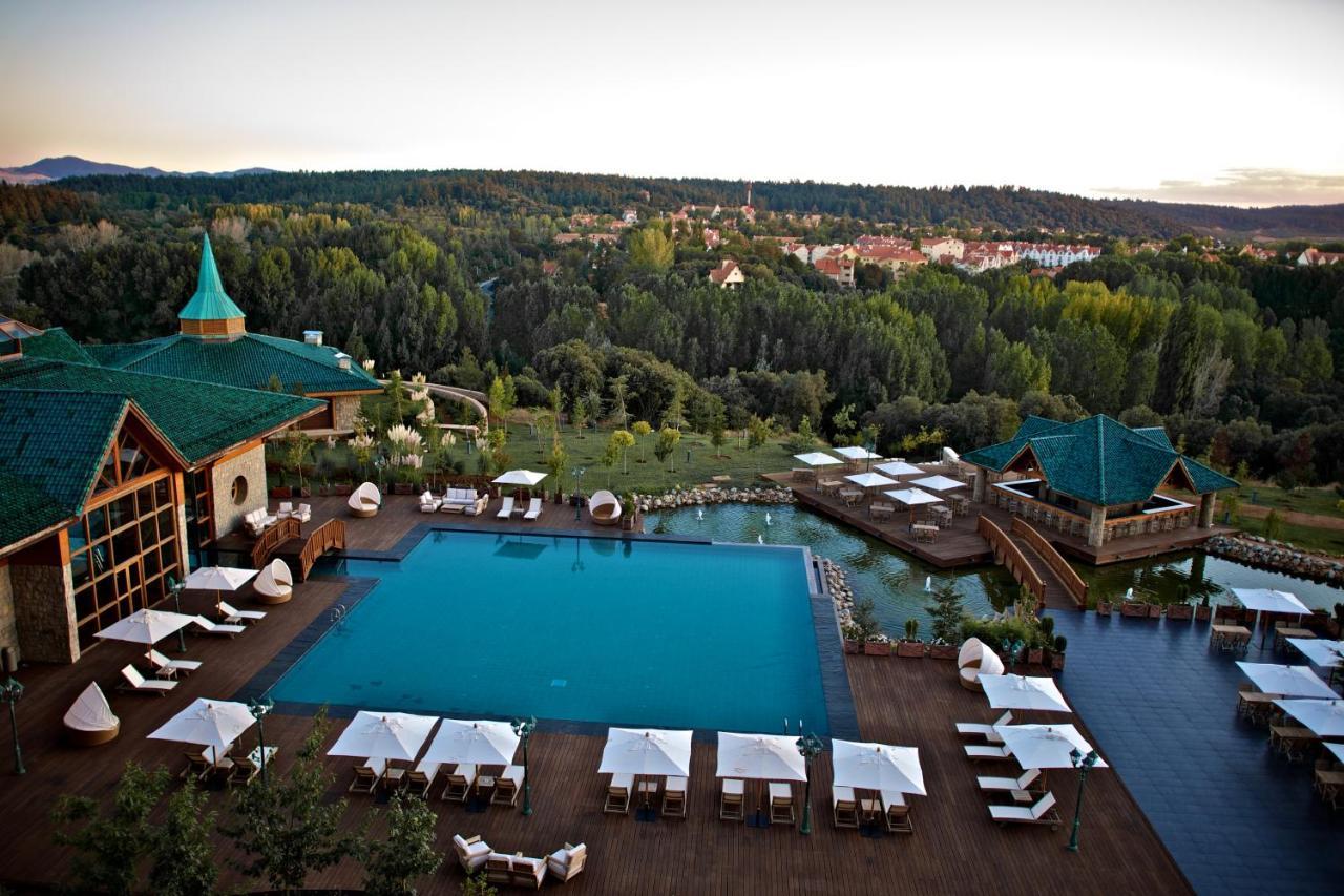 Michlifen Resort&Golf Ifrane  Exterior foto The swimming pool at the hotel