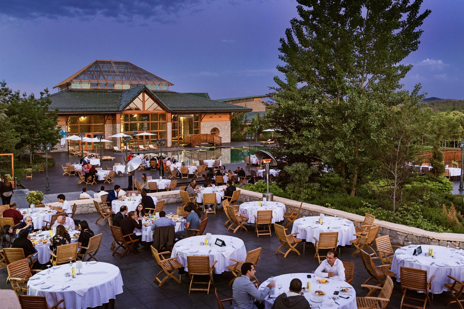 Michlifen Resort&Golf Ifrane  Exterior foto The Terrace at the Four Seasons Resort