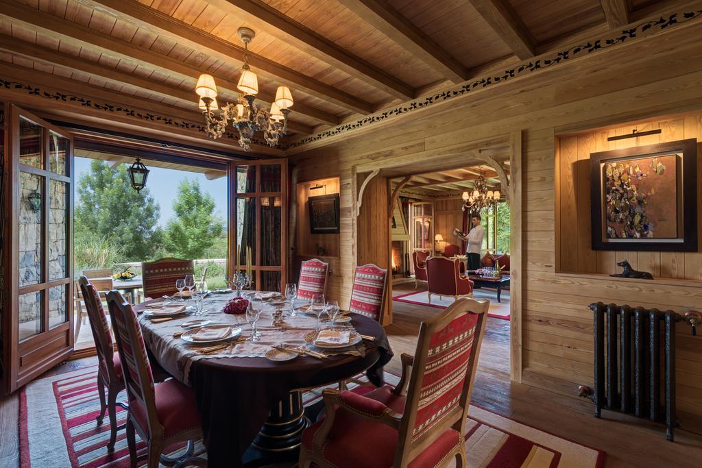 Michlifen Resort&Golf Ifrane  Exterior foto The dining room at the lodge