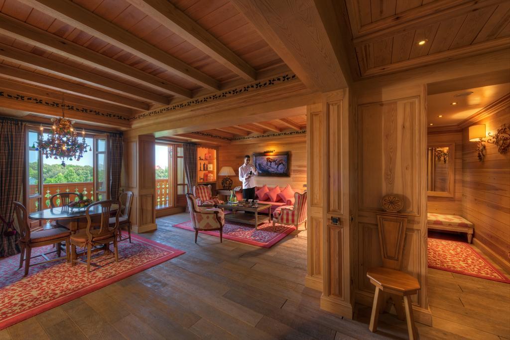 Michlifen Resort&Golf Ifrane  Exterior foto A suite at the Hotel de Crillon